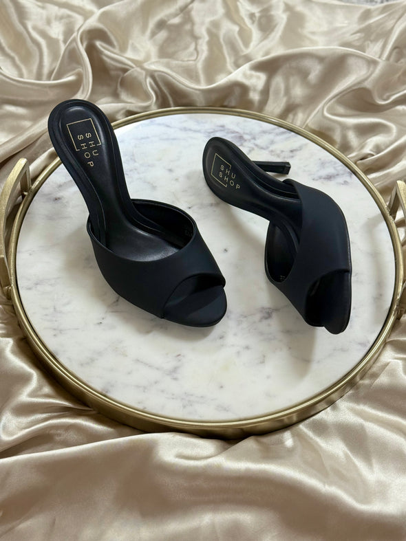 Elaine Heels