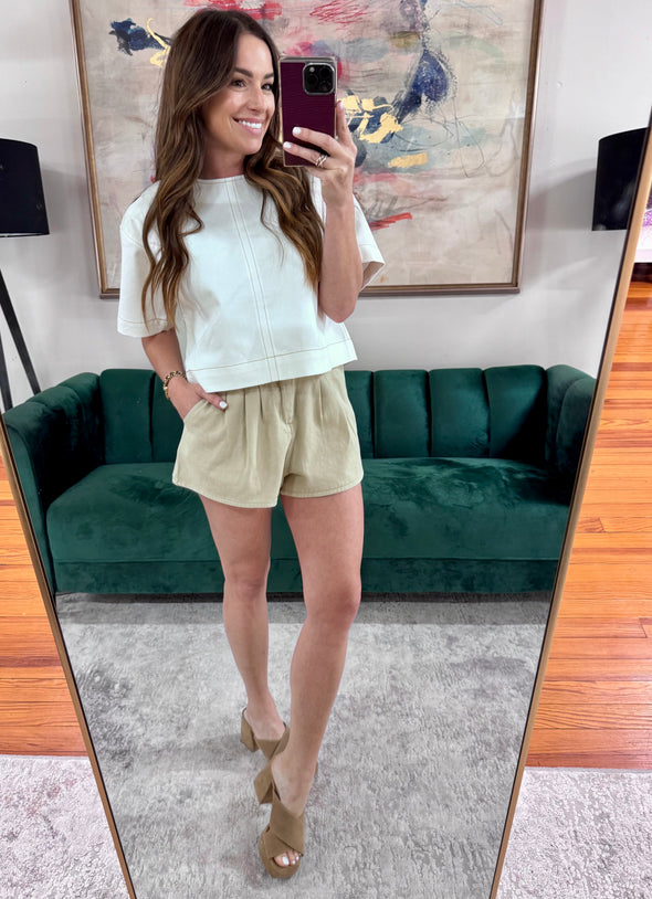 Pretty Pleats Shorts Beige