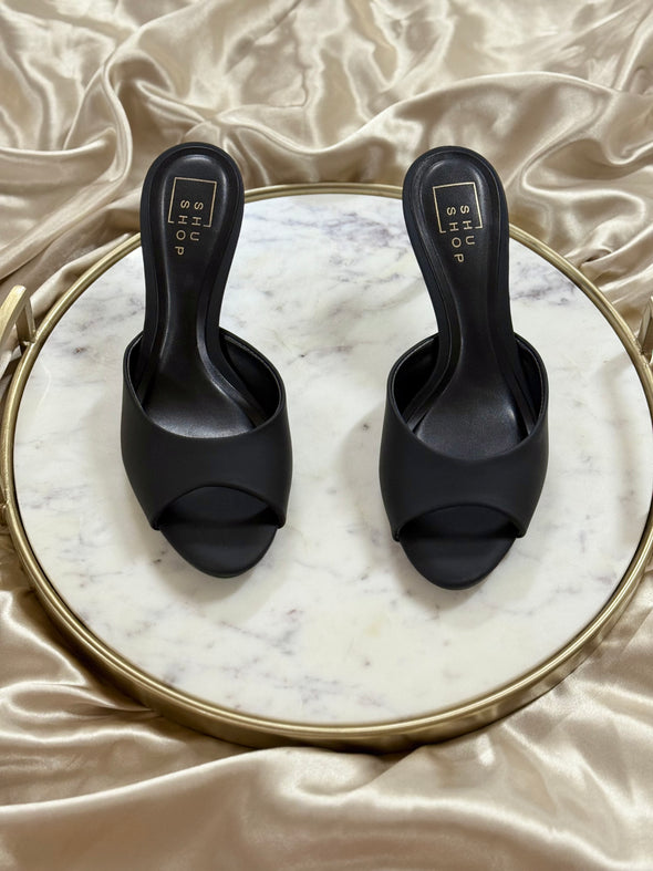 Elaine Heels
