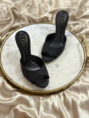 Elaine Heels