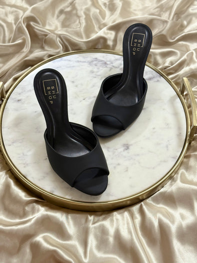 Elaine Heels